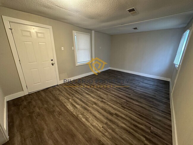 Foto del edificio - 2300 S A. St.