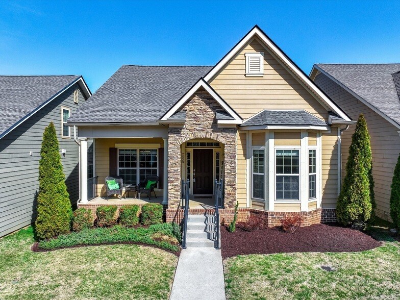 Foto principal - 2438 Arden Village Dr