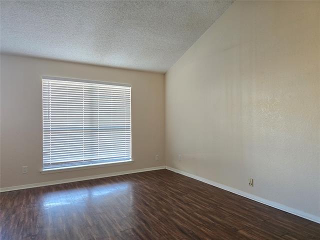 Building Photo - 552 Greenway Dr