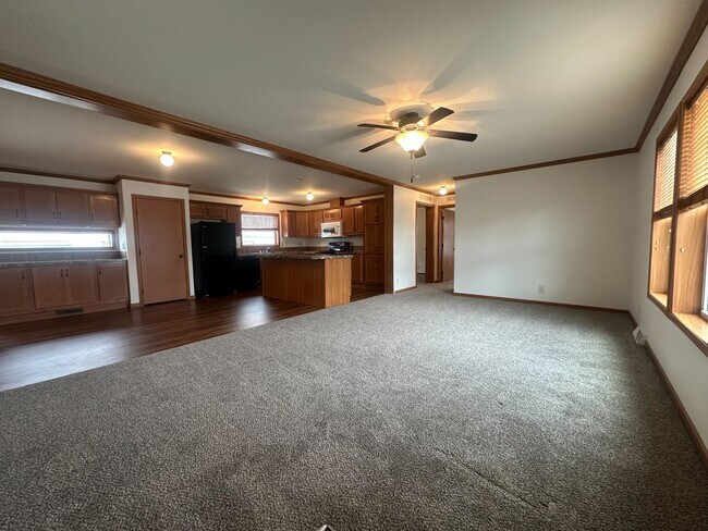 Building Photo - 2130 Four Seasons Dr