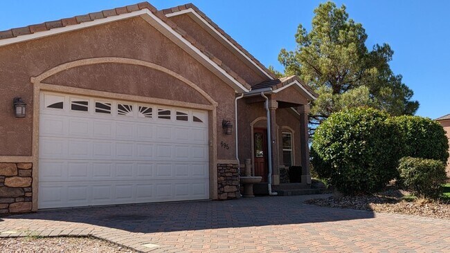 Building Photo - 695 Crystal Dr