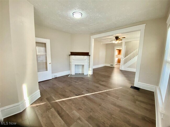 Foto del edificio - 581 Schiller Ave