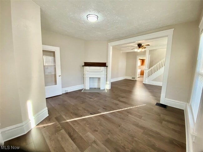 Building Photo - 581 Schiller Ave