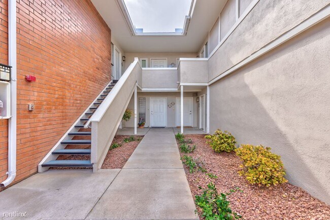 Foto del edificio - 1 br, 1 bath  - 2879 Geary Pl Unit 2813