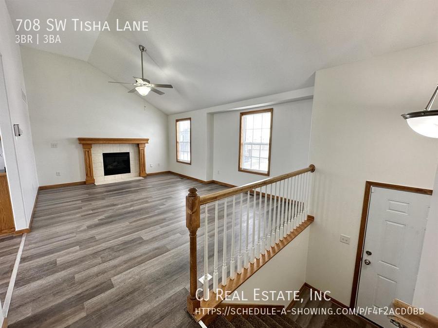 Primary Photo - 708 SW Tisha Ln