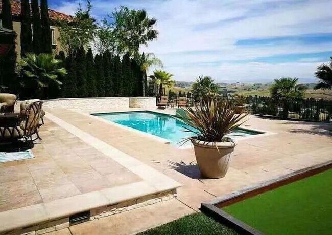 Foto del edificio - 3511 Country Club Pl
