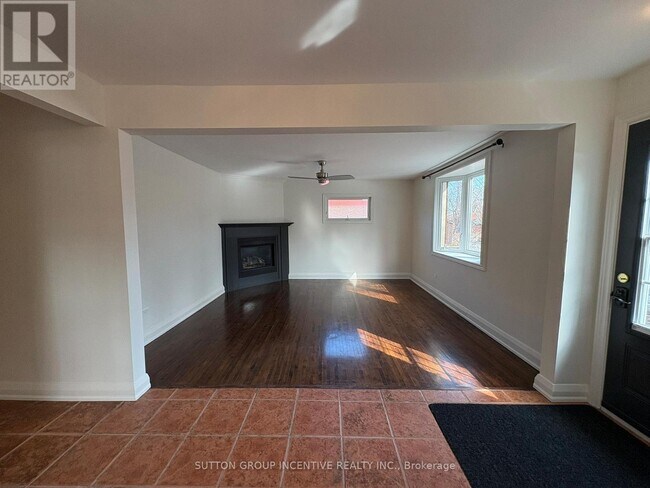 Building Photo - 20 Bayview Dr