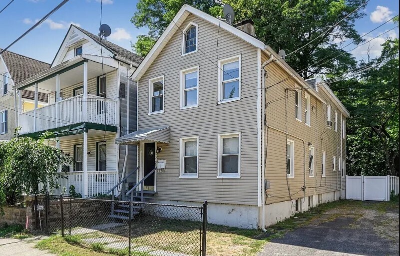 Front - 539 Liberty St
