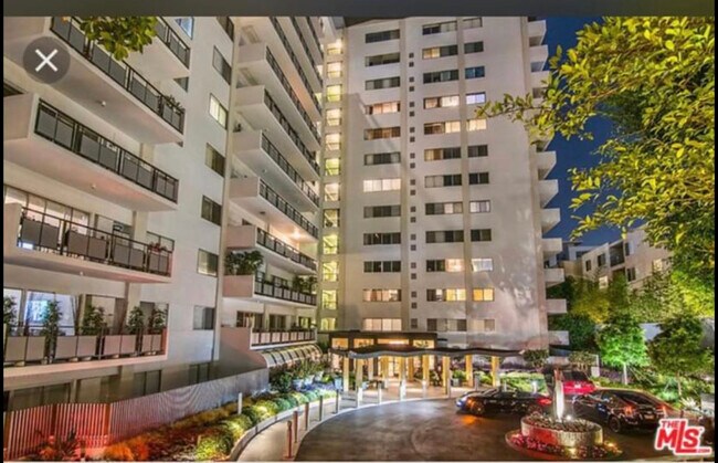 Building Photo - 1155 N La Cienega Blvd