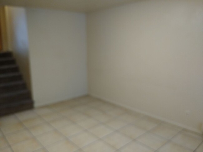 Foto del edificio - 3 Bedroom 2 Bathroom Apartment, 1 car gara...