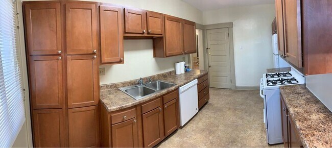 Apartamento 1+4 - 836 Harrison Ave