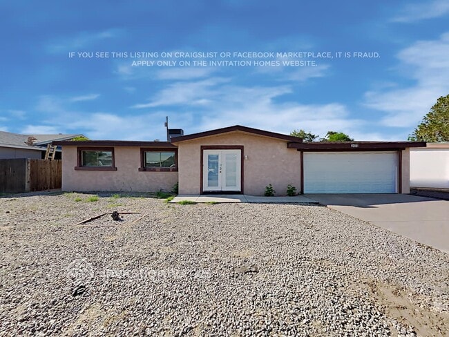 Building Photo - 3433 W Paradise Dr