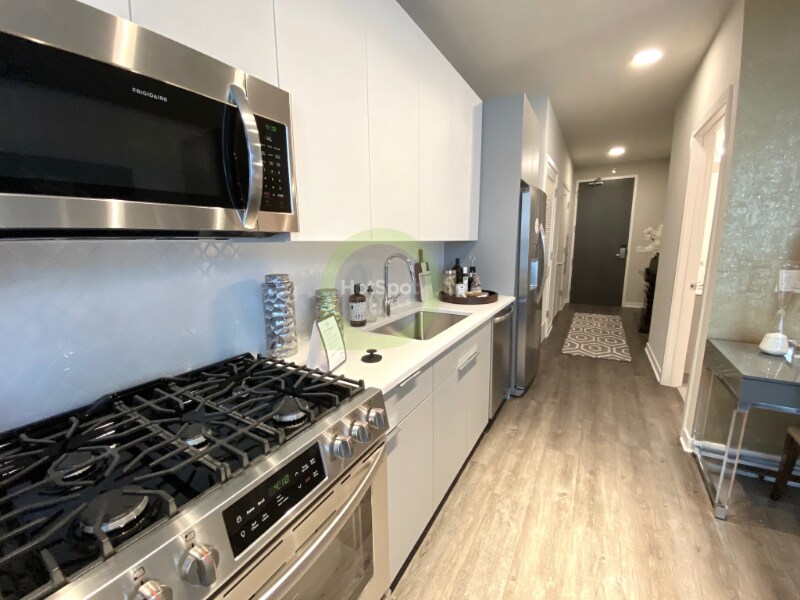 Primary Photo - 233 W Harrison St