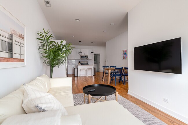 Foto del edificio - 1636 N Western Avenue