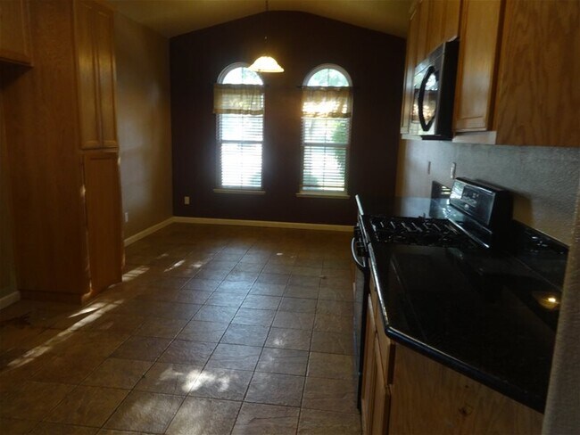 Foto del edificio - 2360 Kelsey Ct