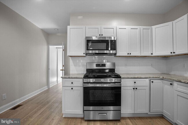 Building Photo - 1529 N 28th St
