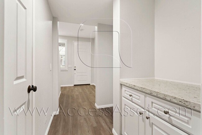 Foto del edificio - Beautiful 3 Bed/3.5 Bath Condo In Tustin!