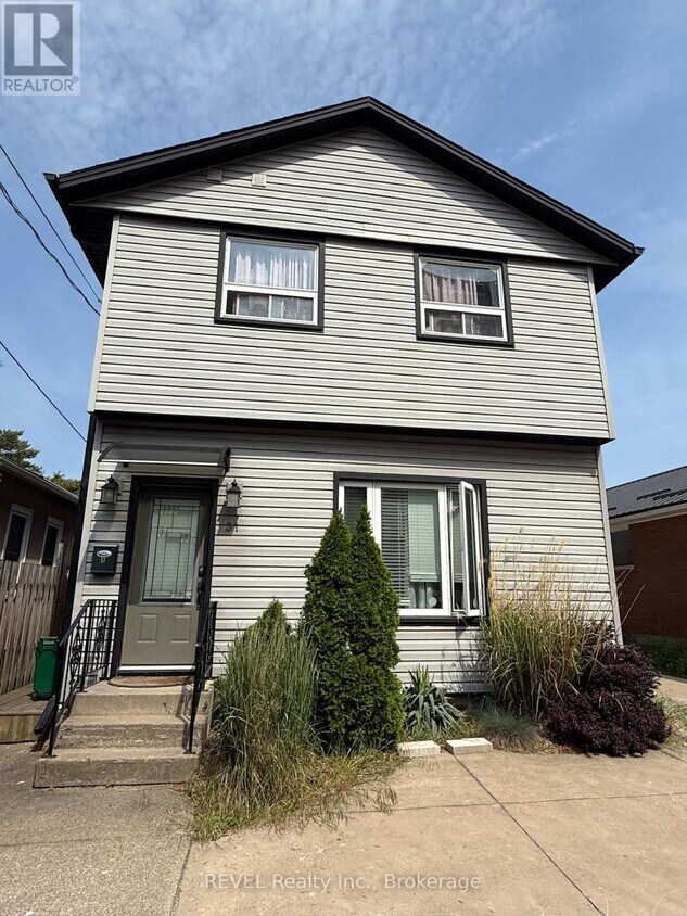 Photo principale - 31-31 Raymond St