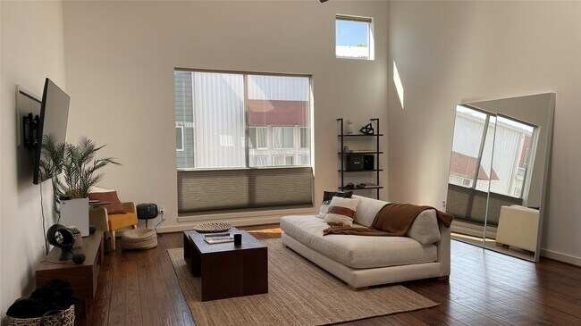 Building Photo - 2918 Commerce St