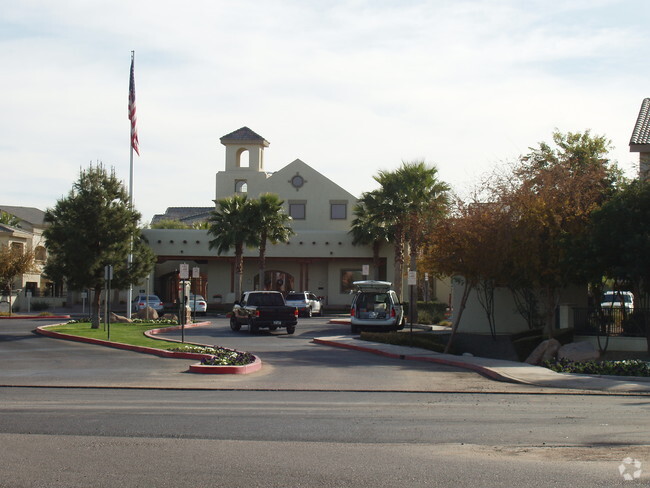 Foto del edificio - Lazo Apartment Homes