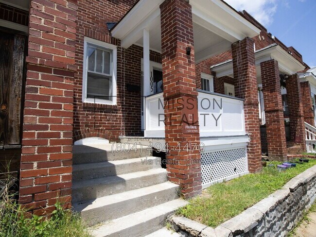 Building Photo - 1005 Bank St
