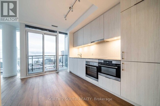 Photo du bâtiment - 158 Front St E