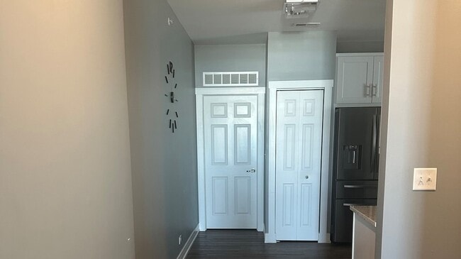 Building Photo - 10201 Mulberry Ln