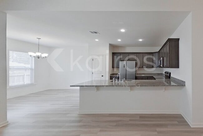 Building Photo - 205 Salvat Dr