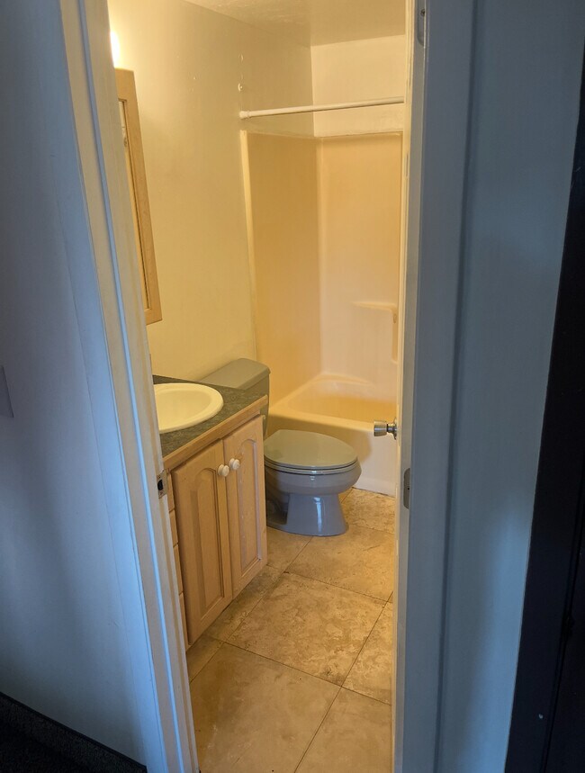 Building Photo - Vernal 4 Plex