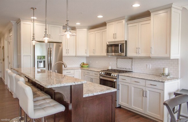 Foto del edificio - 132 N Water St
