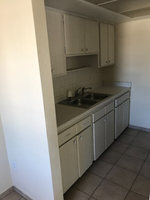 Building Photo - 411 S Nimbus Ave