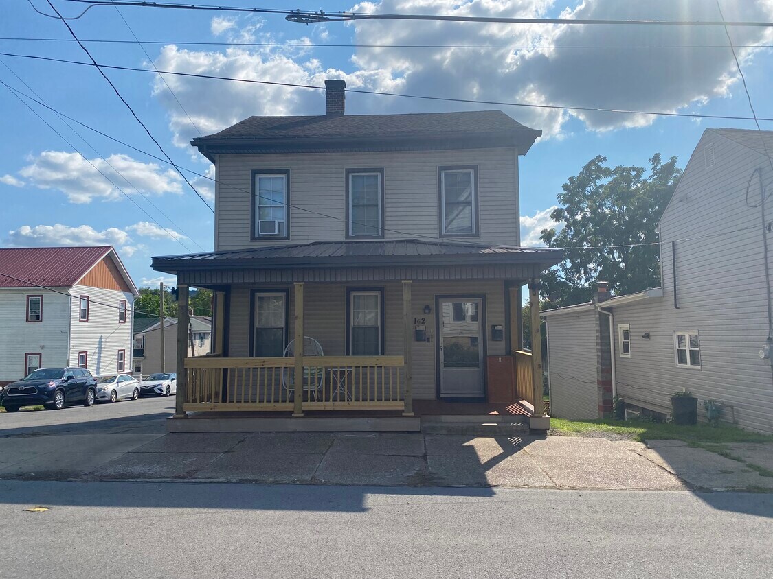 Primary Photo - 162-201 E Front St