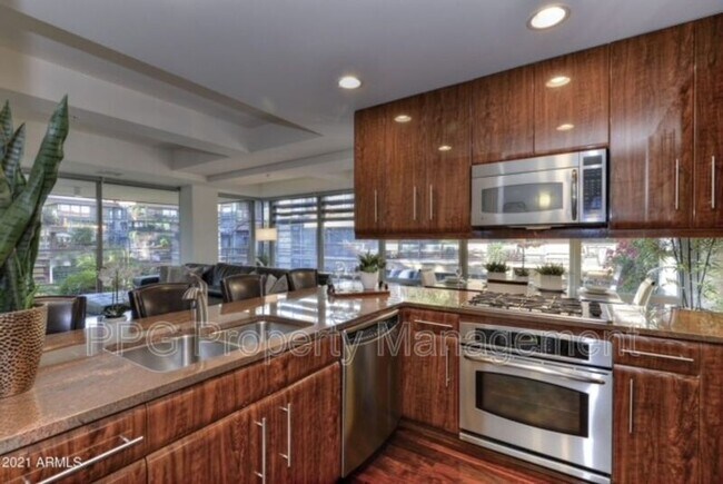 Building Photo - 7141 E Rancho Vista Dr