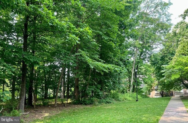 Foto del edificio - 2621 Chivalry Ct