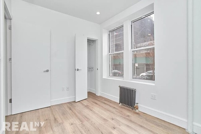 Building Photo - 371 Irving Avenue