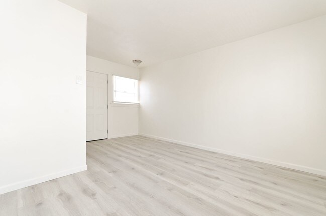 Building Photo - 536 W 48th St