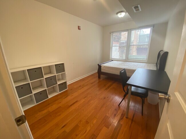 Foto del edificio - 326 N 40th St
