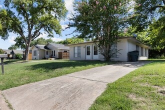 Building Photo - 317 S Loving Ave