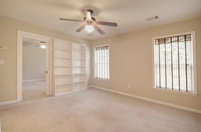 Building Photo - 453 Grayson Way