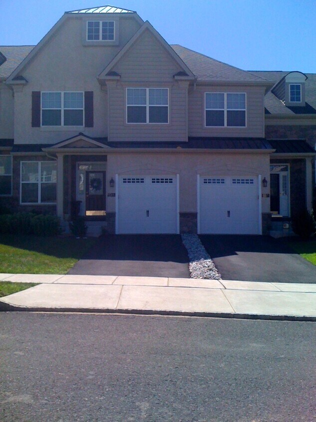 Primary Photo - 3209 Whisper Ln