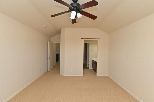 Foto del edificio - 5215 Field Briar Ln