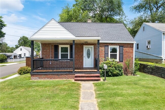 Building Photo - 203 Robinson Ave