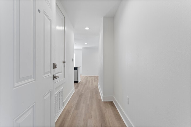 Building Photo - Current Apartments