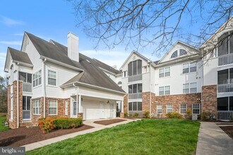 Building Photo - 6520 Lake Park Dr