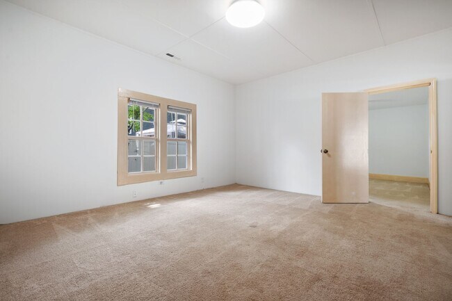 Building Photo - 706 N White St