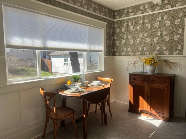 Foto del edificio - 320 E 8th St