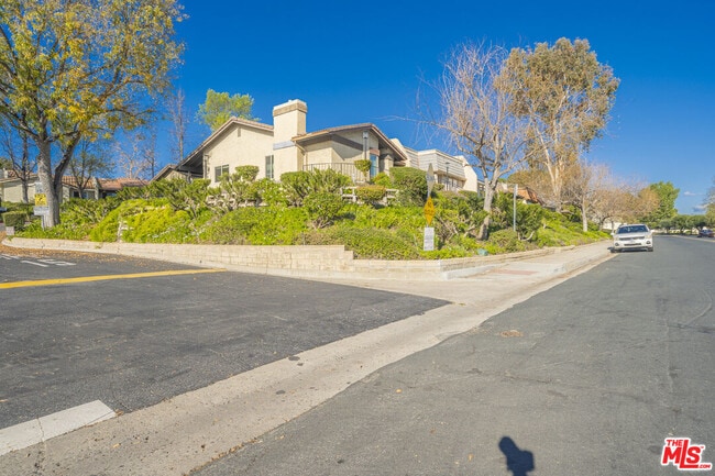 Building Photo - 2830 Lakeridge Ln