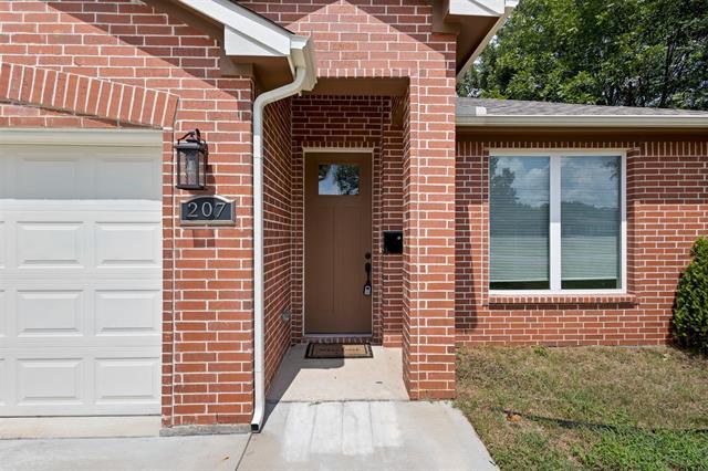 Building Photo - 207 W Wilson Ave