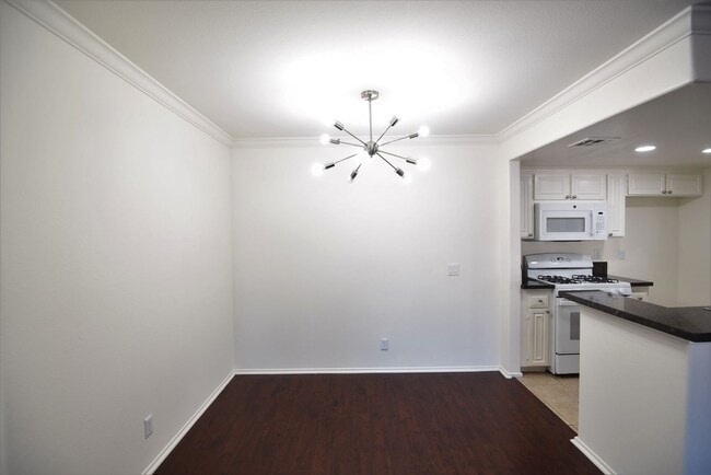 Building Photo - 6041 Fulton Ave