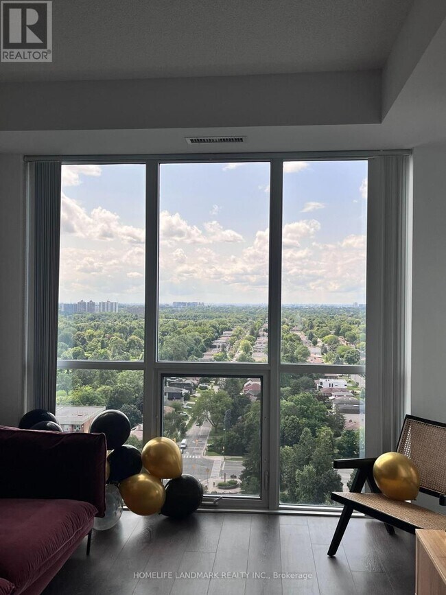 Photo du bâtiment - 5162-5162 Yonge St